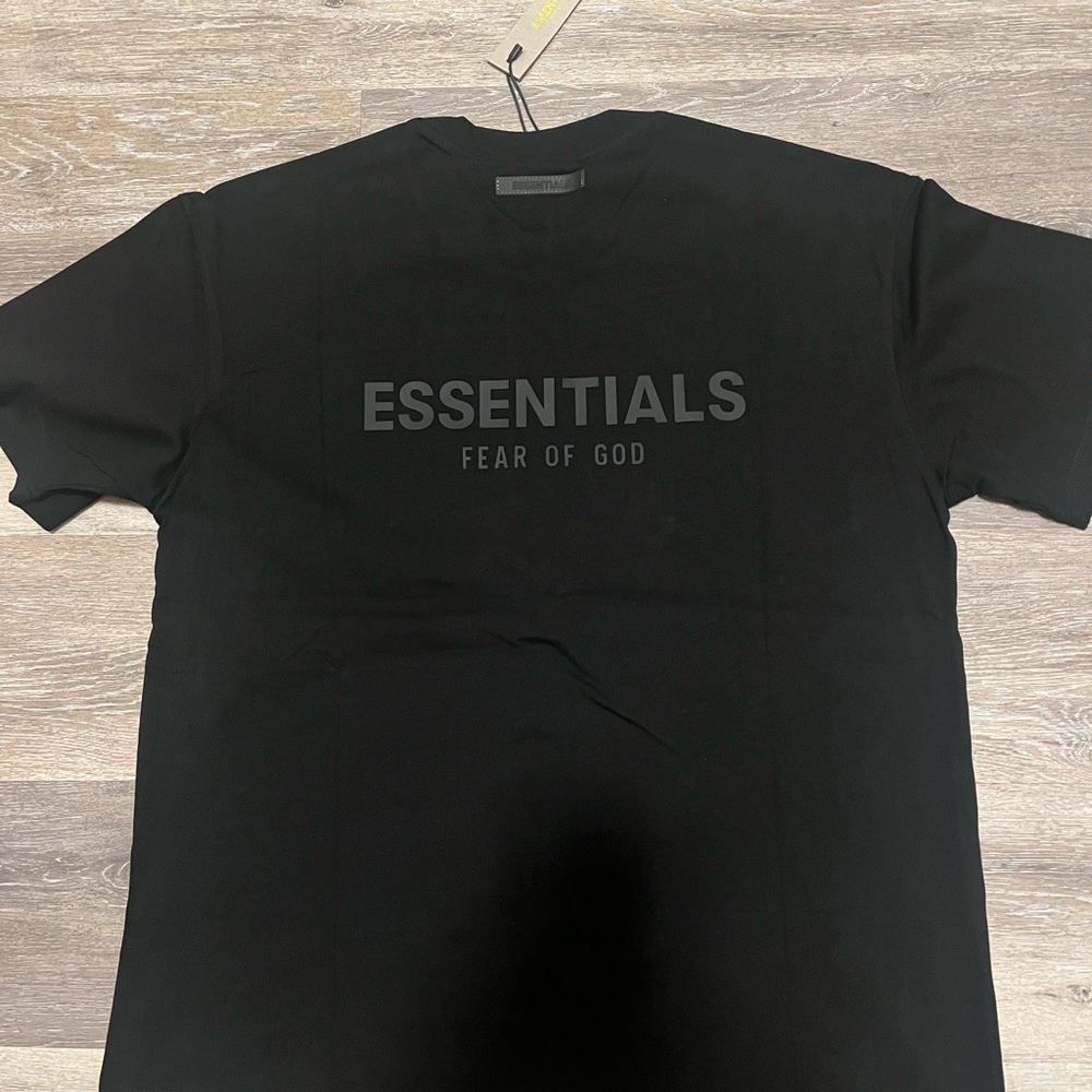 Black essentials shirt size L